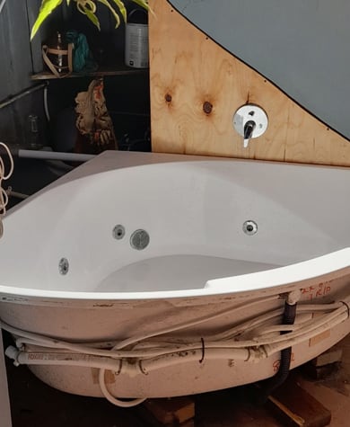 jacuzzi-outdoor-unfinished